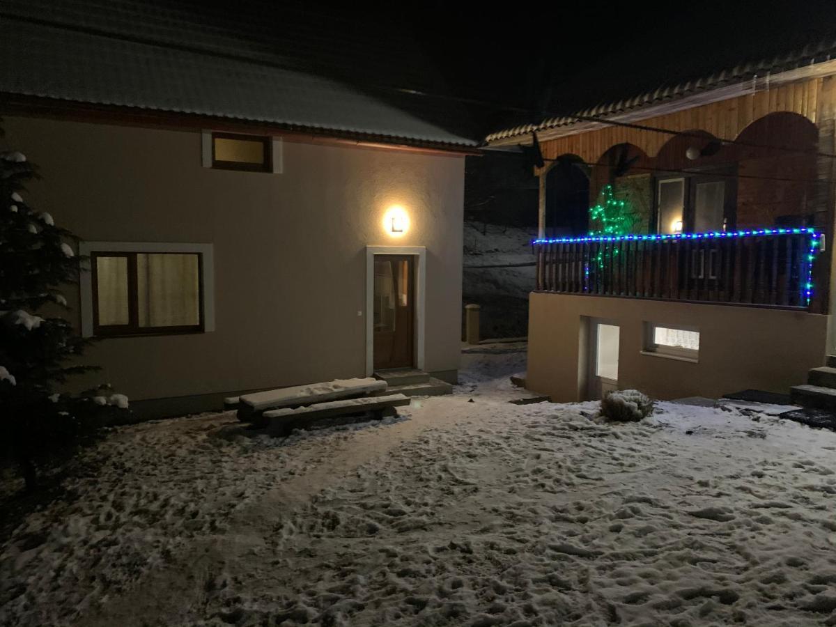 Cottage house ポドボホツ エクステリア 写真