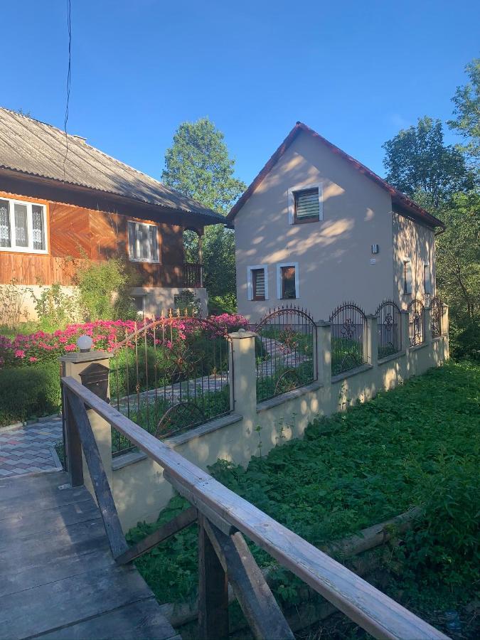 Cottage house ポドボホツ エクステリア 写真