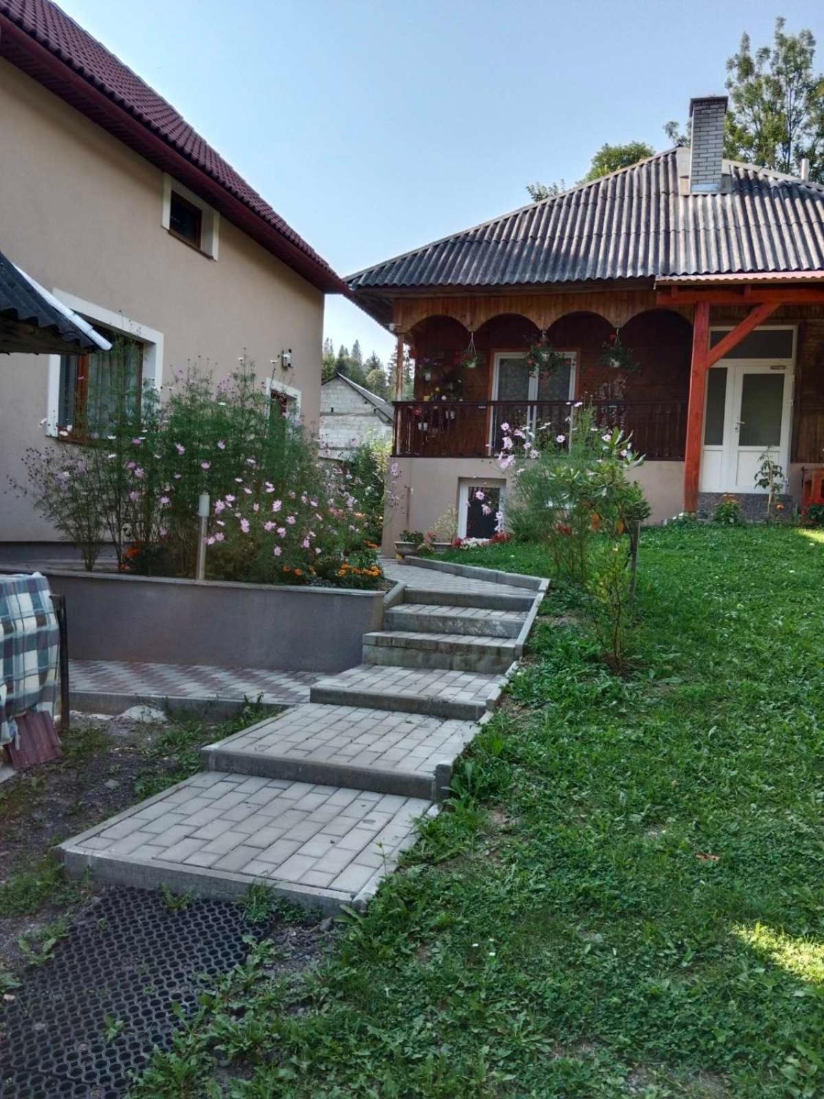 Cottage house ポドボホツ エクステリア 写真