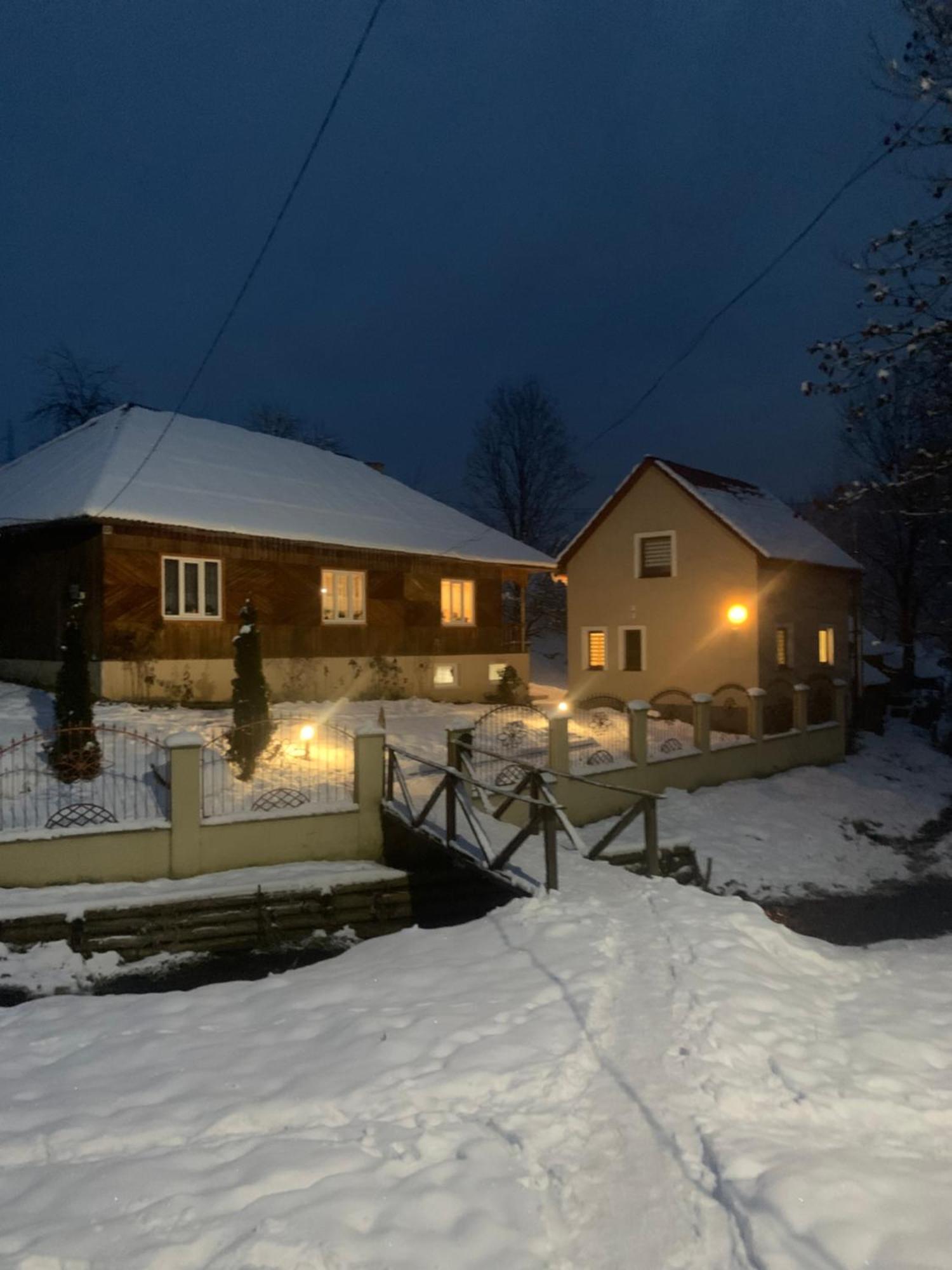 Cottage house ポドボホツ エクステリア 写真
